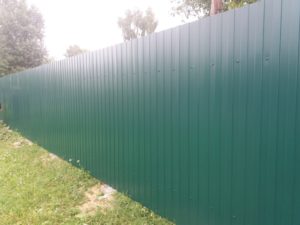 Ограждение школа № 9 с обратной стороны (задник)