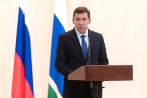 Губернатор награждает Ушанова