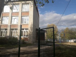 Забор у школы 23