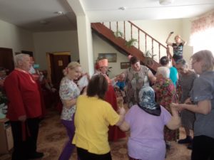 "Рябинушка" выступает в пансионате