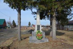 Обновляют памятники