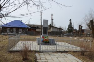 Обновляют памятники