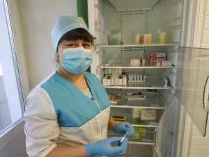 Медсестра процедурного кабинета Светлана Александровна Отинова 