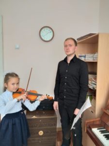 Ильин Дмитрий Сергеевич с ученицей 3 класса Верзаковой Валерией