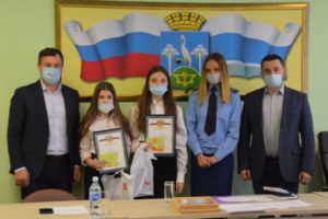 Победителям вручают награды