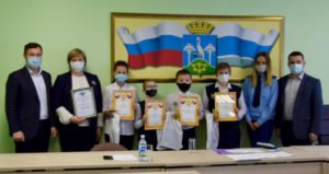 Победителям вручают награды