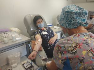 Анжелика Кулишова во время донации 