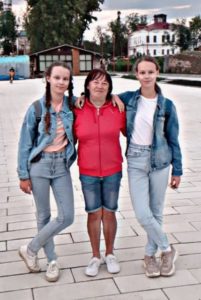 Наталья Сергеевна Тарасова с внучками