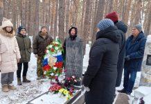 Февраль, февраль – солдатский месяц, горят гвоздики на снегу…